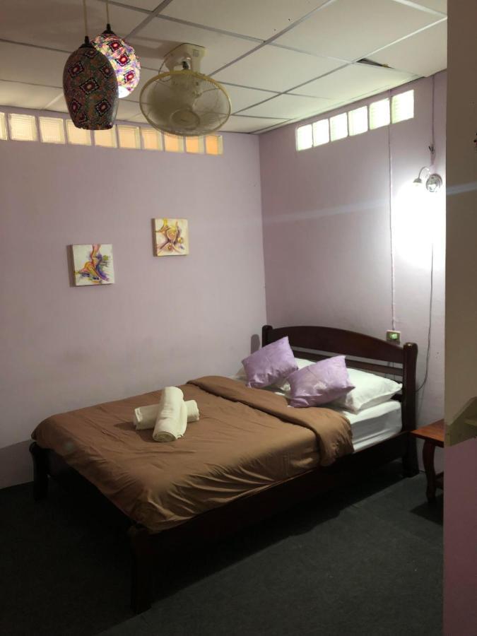 Holiday Phangan - Hostel & Bar Thong Sala Luaran gambar