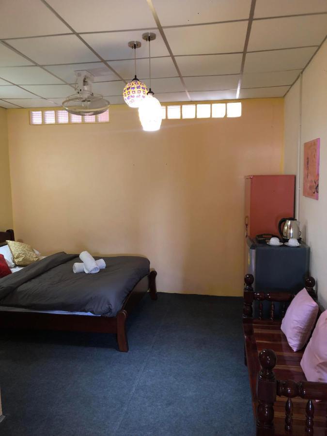 Holiday Phangan - Hostel & Bar Thong Sala Luaran gambar