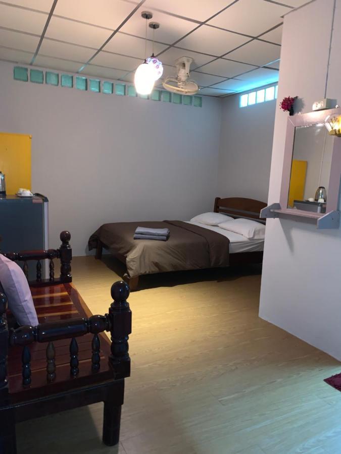 Holiday Phangan - Hostel & Bar Thong Sala Luaran gambar