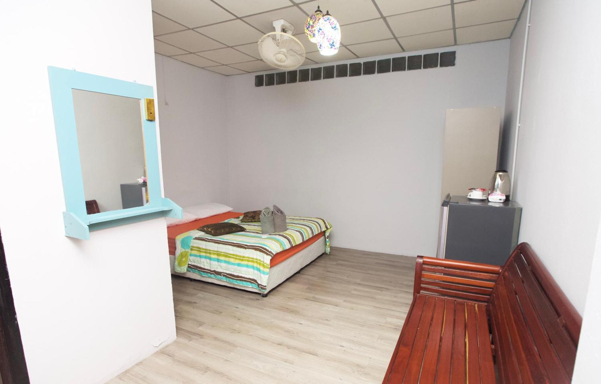 Holiday Phangan - Hostel & Bar Thong Sala Luaran gambar